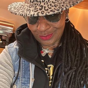 Meet your Posher, Coretta